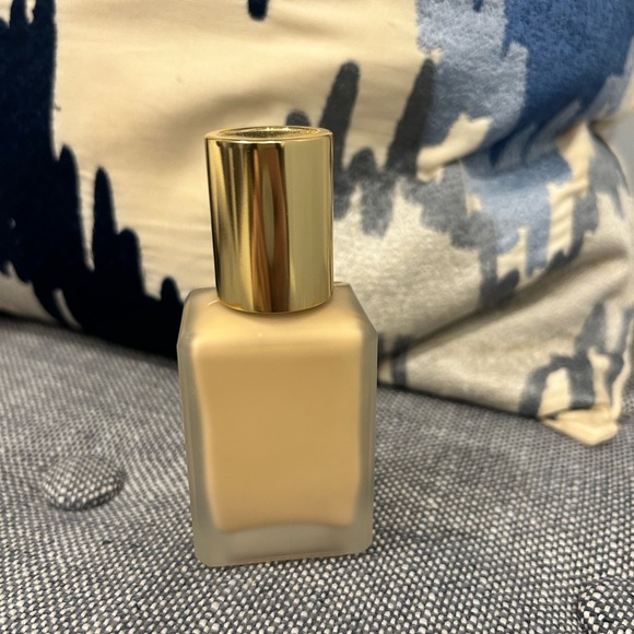 3 for $15 - Bundle 3 items and save - Estée Lauder Double Wear foundation - Picture 3 of 3